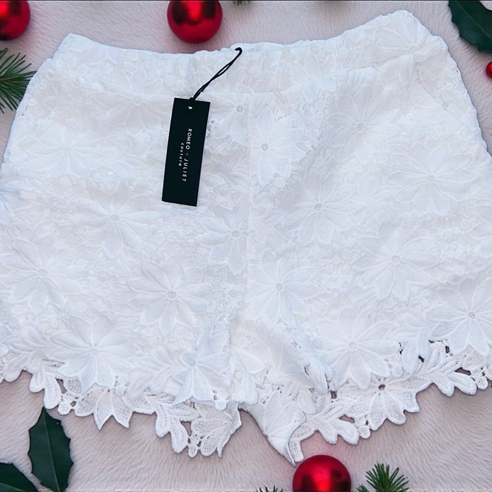 Romeo & Juliet Couture White Floral Lace High Waist Shorts